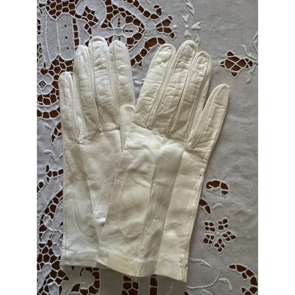 Vintage White Leather Gloves Mid Length Size 7 Formal Wedding Dressy Classic